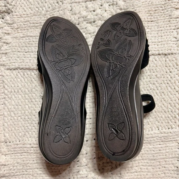 Vintage Ziera Black Suede Sandals with Rose Embellishment - Picture 4 of 5